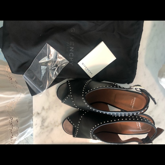 Givenchy studded black heel - Picture 1 of 5